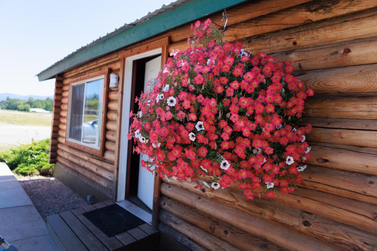 Big Medicine Cabins Saint Ignatius Экстерьер фото